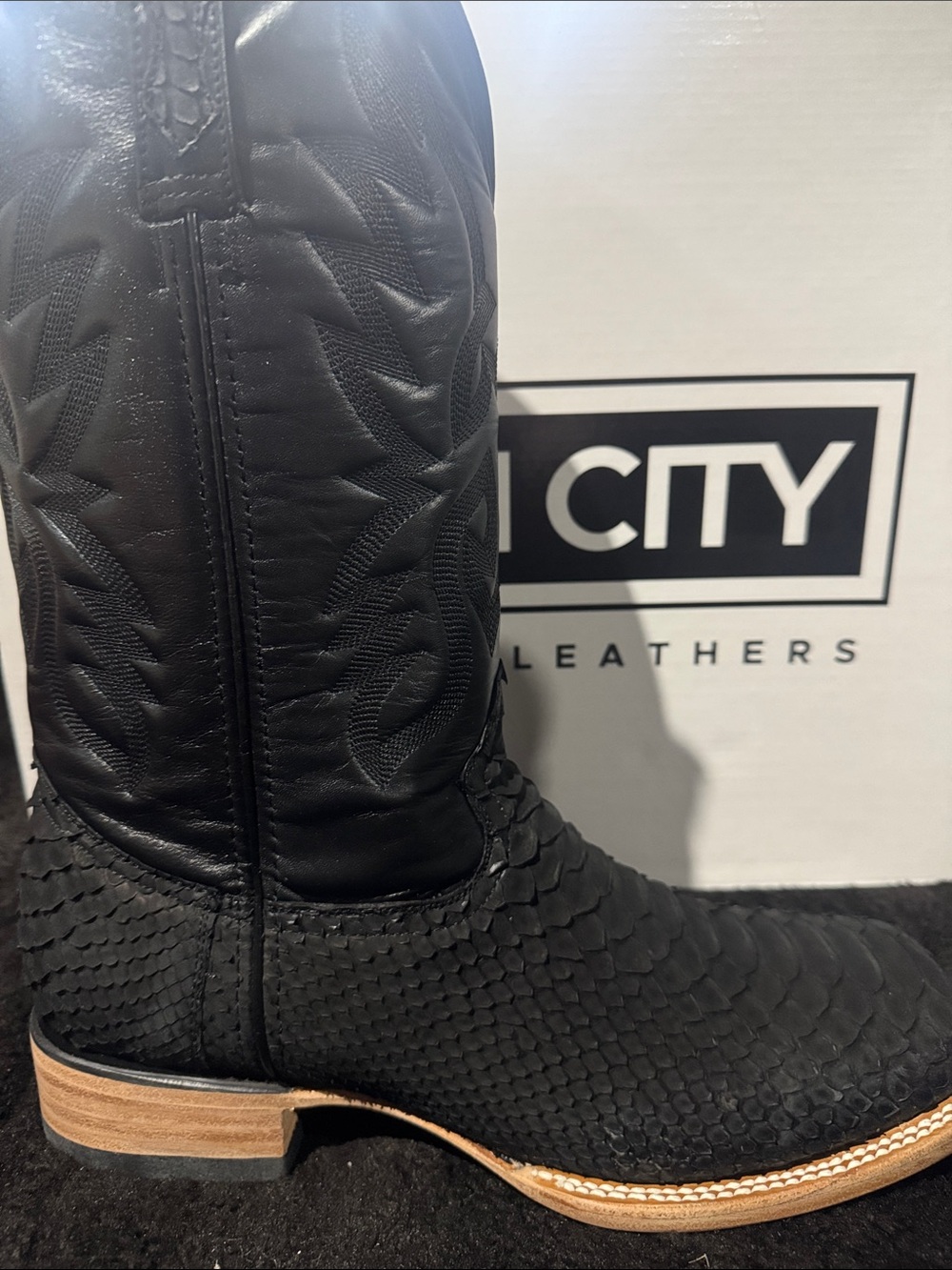 Black Men's Python Cowboy Boots with Textured Snakeskin Vamp